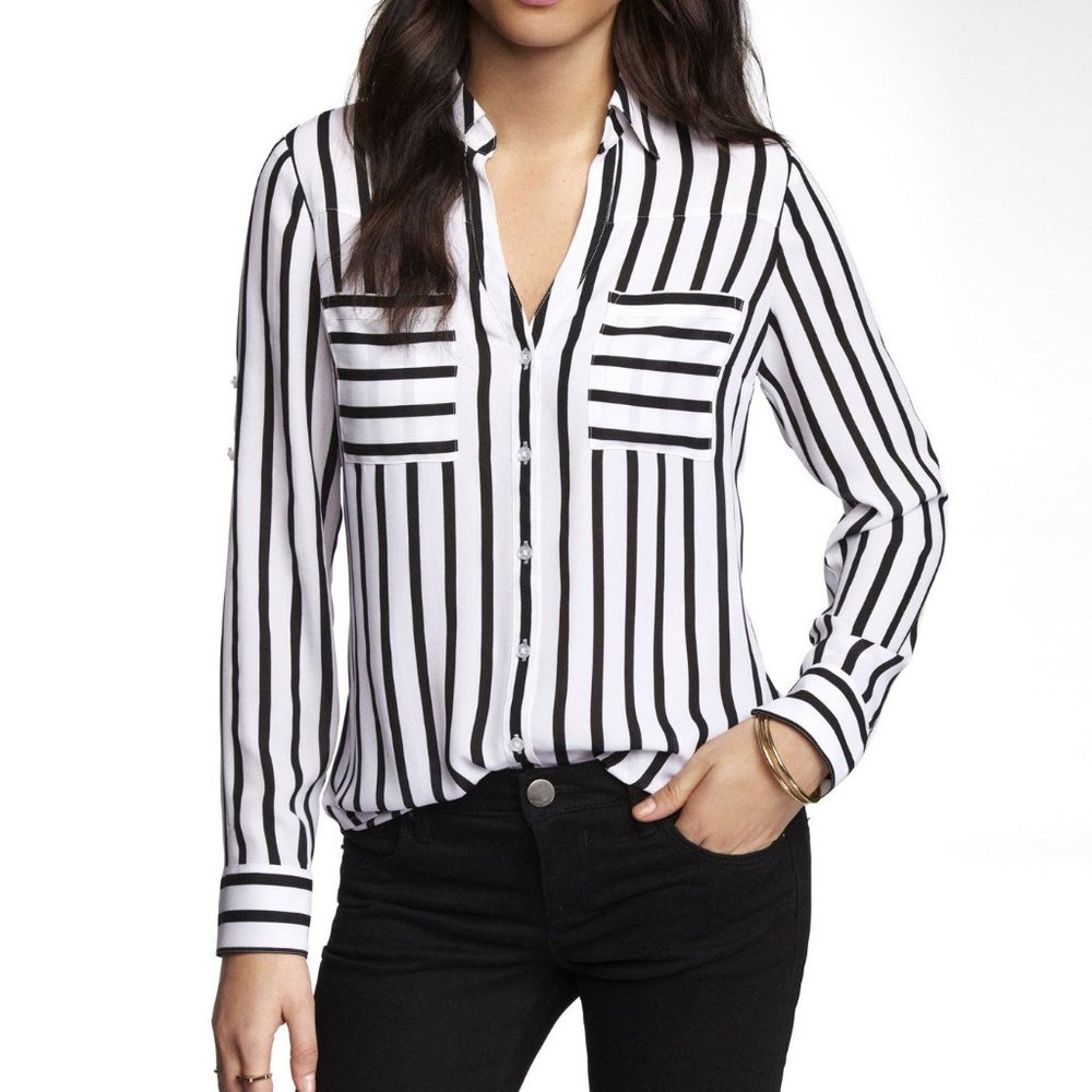 🍃3/$20 Black & White Striped Button Down Top